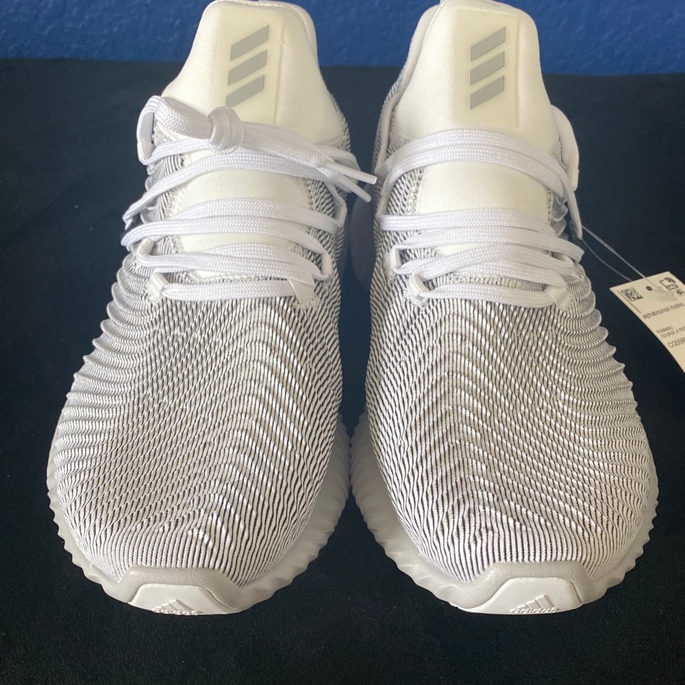 NWT Adidas Alphabounce Instinct Size 9